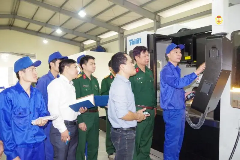 CÔNG TÁC HUẤN LUYỆN CHUYỂN GIAO CÔNG NGHỆ MÁY PHAY CNC 4 TRỤC