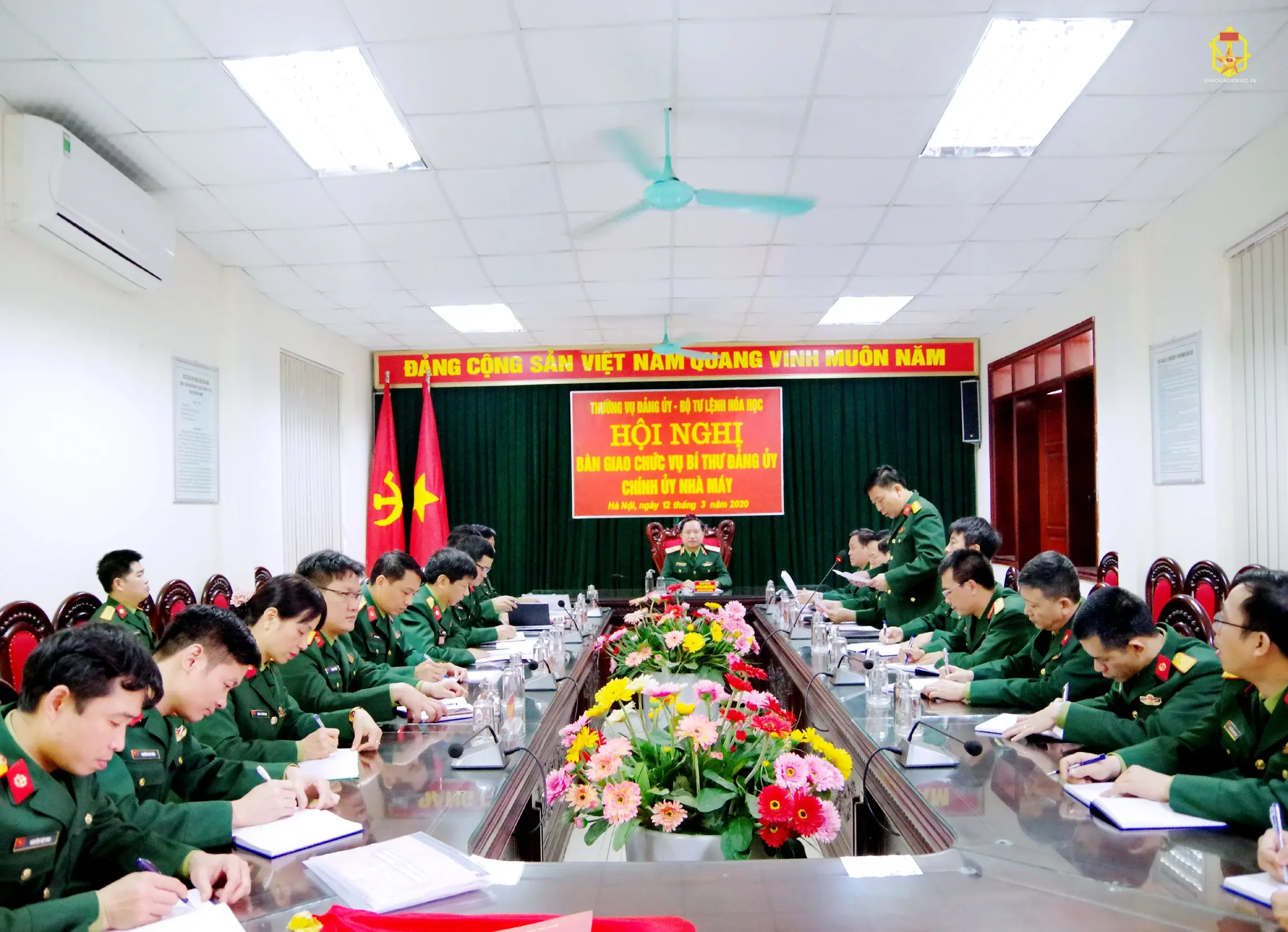 Nhà máy X61 tiến hành bàn giao chức vụ Bí thư Đảng ủy