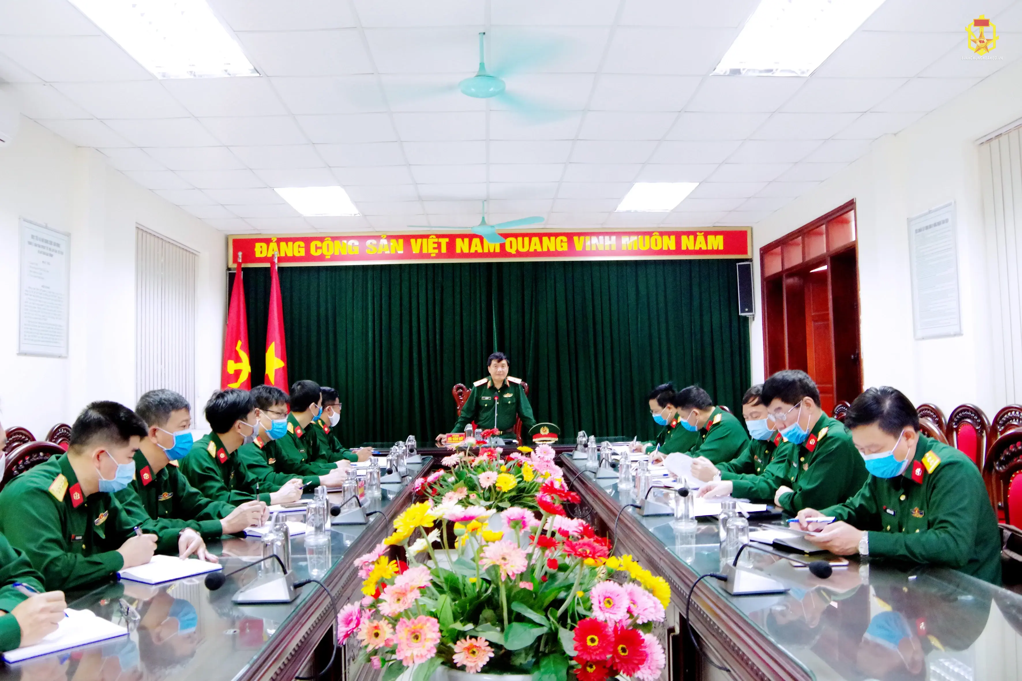 TƯ LỆNH BINH CHỦNG HÓA HỌC KIỂM TRA VÀ LÀM VIỆC VỚI NHÀ MÁY X61