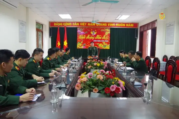 THỦ TRƯỞNG BỘ TƯ LỆNH BINH CHỦNG KIỂM TRA SSCĐ VÀ CHÚC TẾT NHÀ MÁY X61